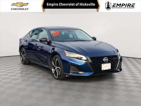 Used 2023 Nissan Altima 2.5 SR image 1