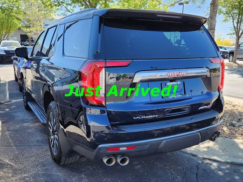 Used 2024 GMC Yukon AT4 w/ Technology Package AWD/4WD image 4