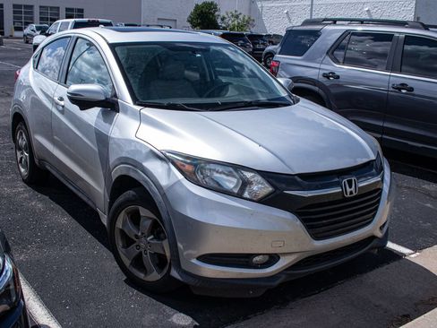 Used 2016 Honda HR-V EX image 3