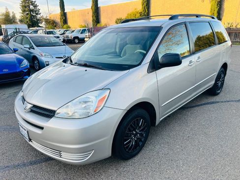 Used 2004 Toyota Sienna LE image 1