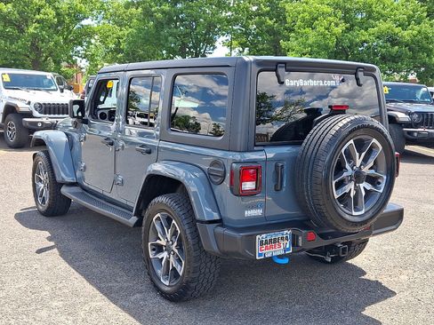 Used 2024 Jeep Wrangler Unlimited w/ Convenience Group AWD/4WD image 4