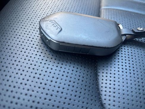 Used 2024 Kia Sorento S image 22