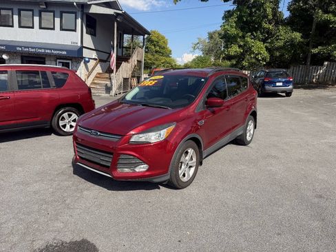 Used 2014 Ford Escape SE w/ Equipment Group 201A FWD image 2