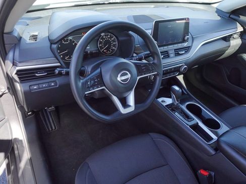 Used 2024 Nissan Altima 2.5 SV image 10