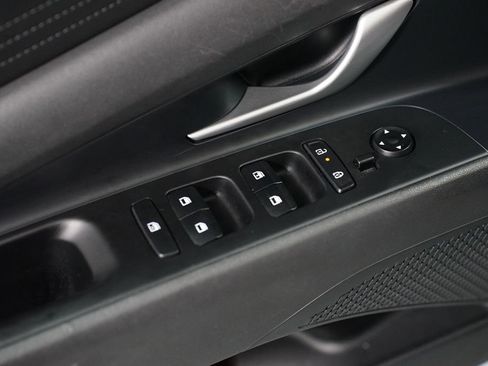 Used 2024 Hyundai Elantra SE image 27