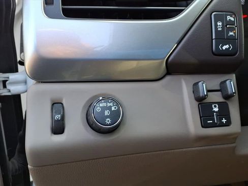 Used 2019 Chevrolet Suburban Premier w/ RST 6.2L Performance Edition image 13