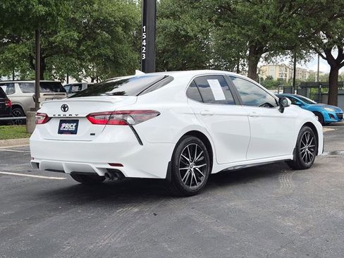Used 2022 Toyota Camry SE FWD image 5