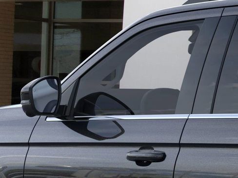 Used 2025 Ford Expedition Active RWD image 23