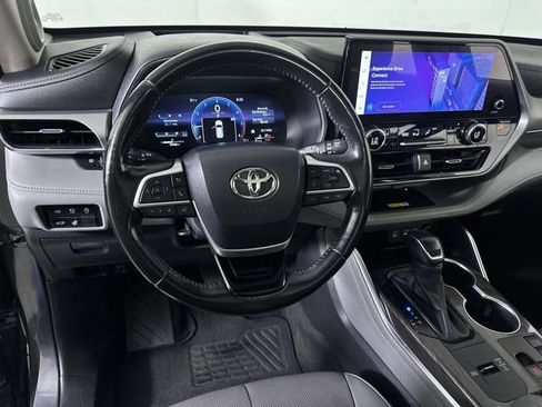 Used 2023 Toyota Highlander Platinum FWD image 21