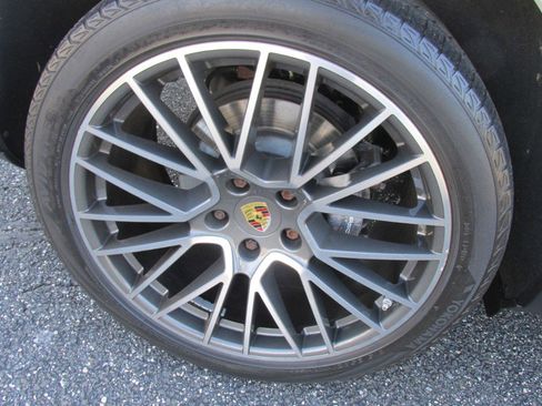 Used 2020 Porsche Cayenne image 27