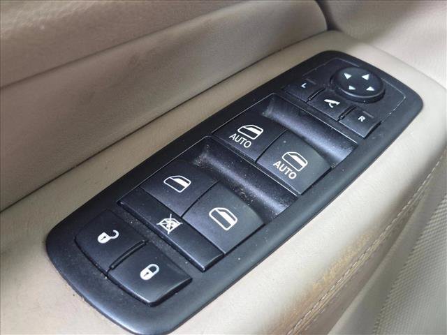 Used 2014 Jeep Grand Cherokee Overland w/ Advanced Technology Group AWD/4WD image 11
