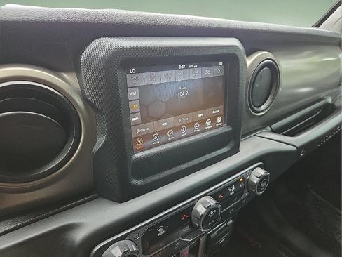 Used 2019 Jeep Wrangler Sport AWD/4WD image 15