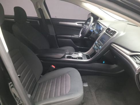 Used 2020 Ford Fusion SE image 21