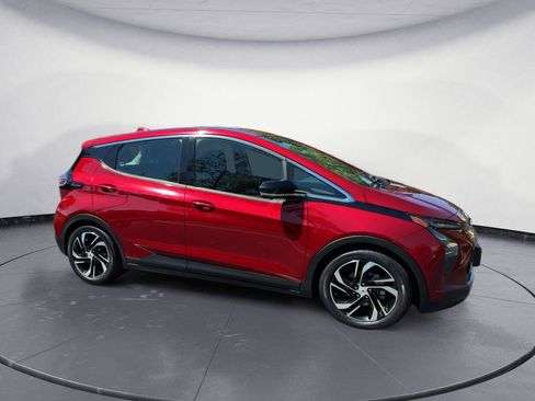 Used 2022 Chevrolet Bolt LT w/ Infotainment Package FWD image 8