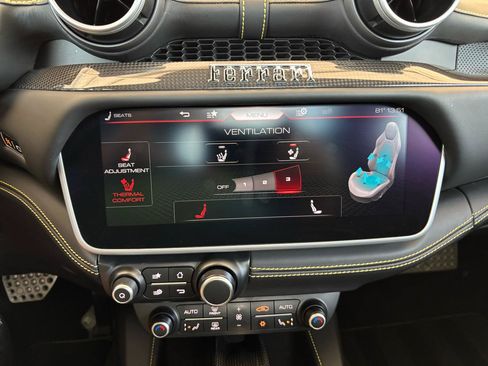 Used 2020 Ferrari Portofino RWD image 19
