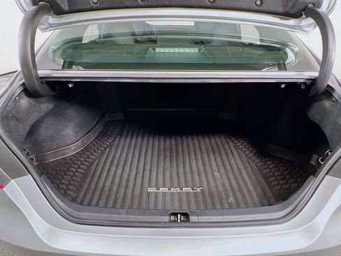 Used 2019 Toyota Camry L image 22