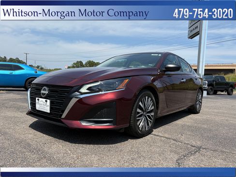 Used 2025 Nissan Altima 2.5 SV FWD image 1