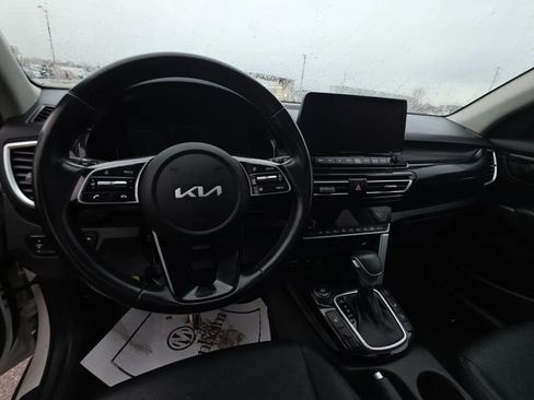 Used 2022 Kia Seltos EX image 40