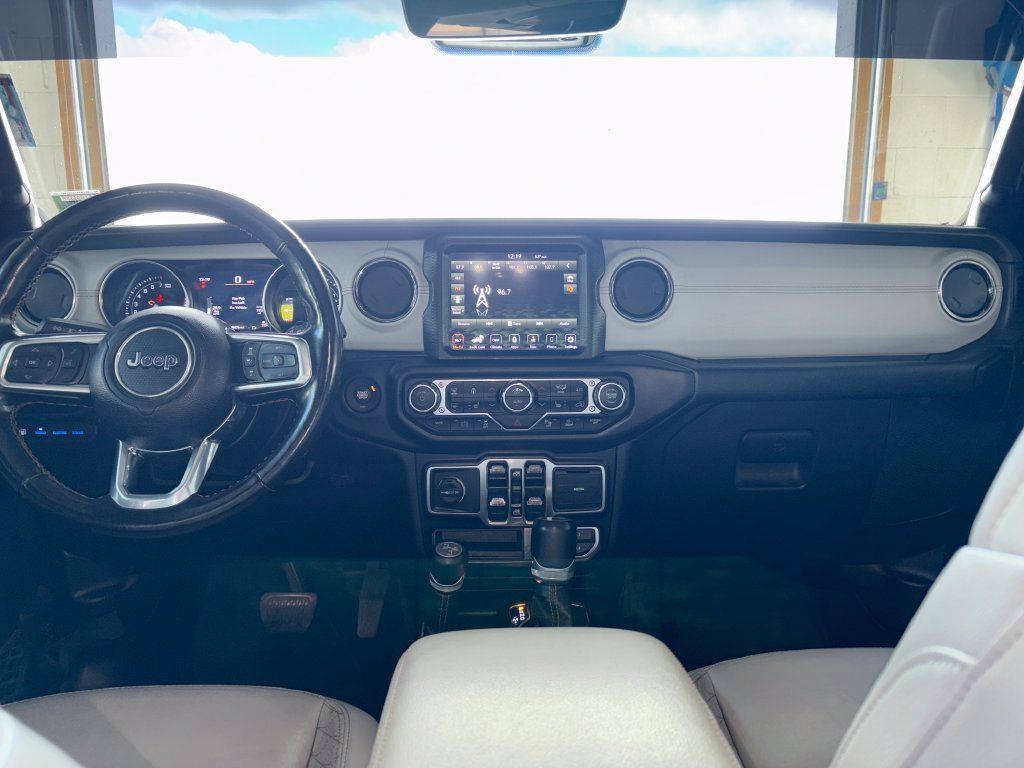 Used 2021 Jeep Wrangler Unlimited Sahara AWD/4WD image 15
