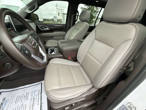 Used 2023 GMC Yukon XL SLT w/ SLT Premium Package AWD/4WD image 17