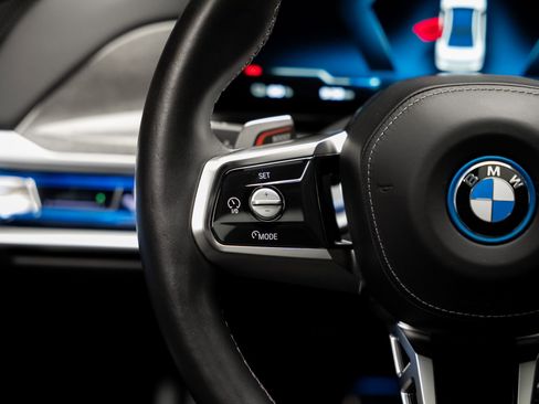 Used 2024 BMW i7 M70 AWD/4WD image 45