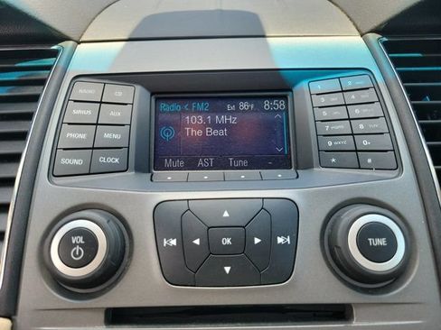 Used 2014 Ford Taurus SE FWD image 16