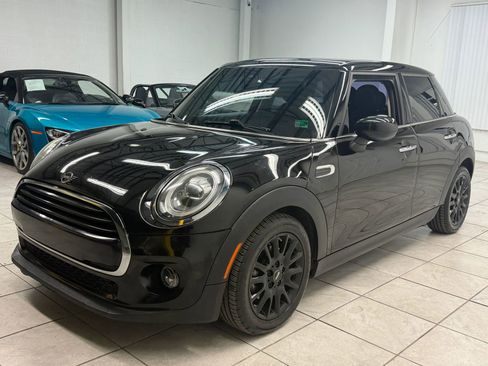 Used 2021 MINI Cooper 4-Door Hardtop image 3