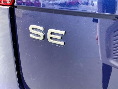 Used 2022 Volkswagen Tiguan SE image 18