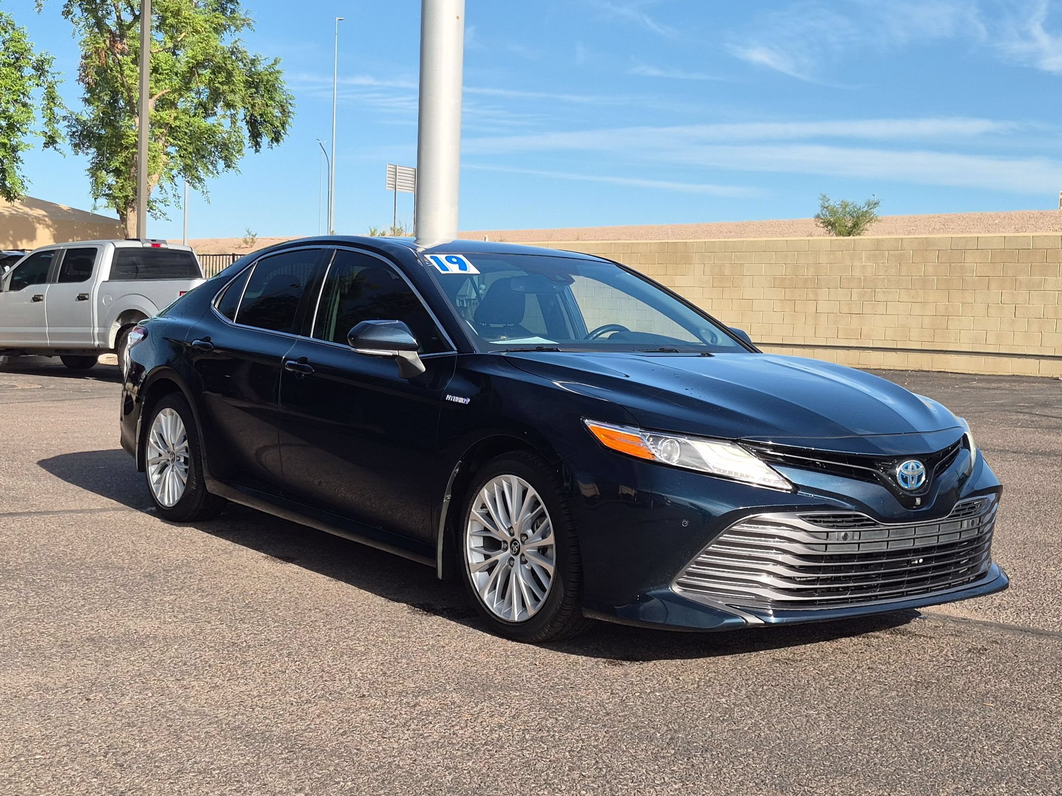 Used 2019 Toyota Camry XLE w/ Driver Assist Package FWD image 3