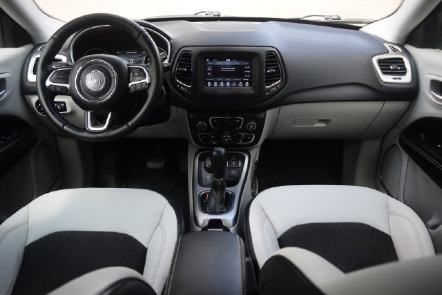 Used 2018 Jeep Compass Latitude w/ Popular Equipment Group AWD/4WD image 8