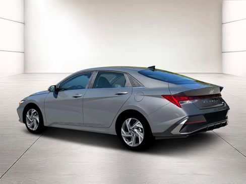 New 2026 Hyundai Elantra Limited image 6
