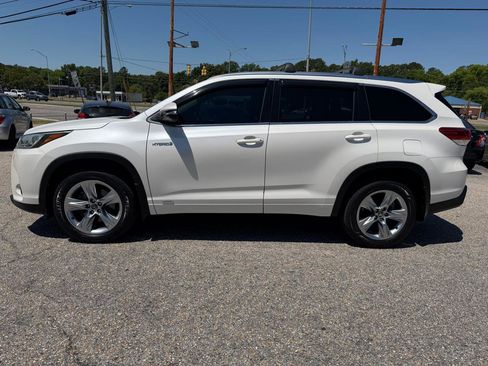 Used 2017 Toyota Highlander Limited AWD/4WD image 16