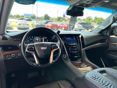Used 2017 Cadillac Escalade Luxury AWD/4WD image 40