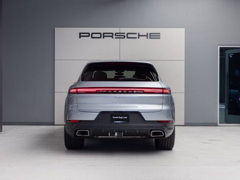 Used 2025 Porsche Cayenne E-Hybrid AWD/4WD image 6