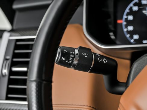 Used 2017 Land Rover Range Rover Sport SVR image 31