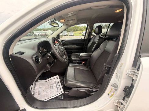 Used 2014 Jeep Compass Latitude AWD/4WD image 11