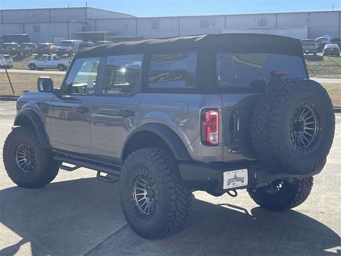 New 2025 Ford Bronco 4-Door image 5