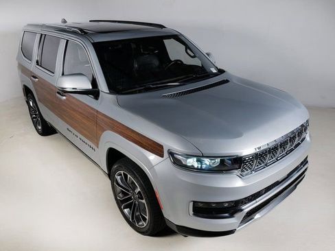 Used 2022 Jeep Grand Wagoneer Series III w/ Rear Seat Video Group 1 AWD/4WD image 4
