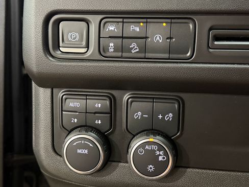 Used 2023 Chevrolet Tahoe Premier AWD/4WD image 18