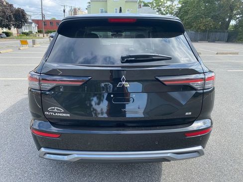 New 2025 Mitsubishi Outlander SE image 6