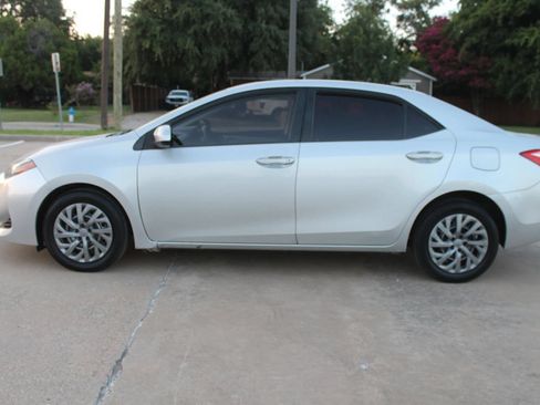 Used 2018 Toyota Corolla LE FWD image 6