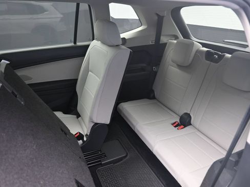 Used 2020 Volkswagen Tiguan SE FWD image 22