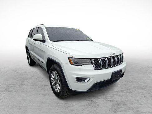 Used 2021 Jeep Grand Cherokee Laredo AWD/4WD image 3