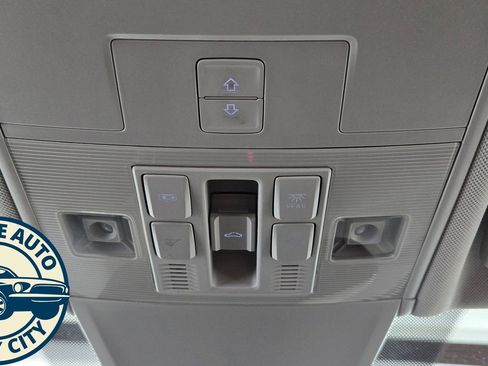 Used 2018 Volkswagen Tiguan SEL Premium image 22