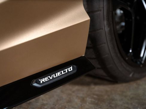 Used 2024 Lamborghini Revuelto AWD/4WD image 6