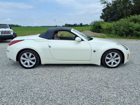 Used 2004 Nissan 350Z Touring RWD image 12