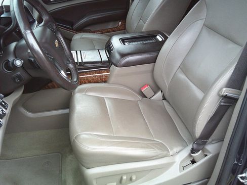 Used 2017 Chevrolet Suburban Premier AWD/4WD image 12