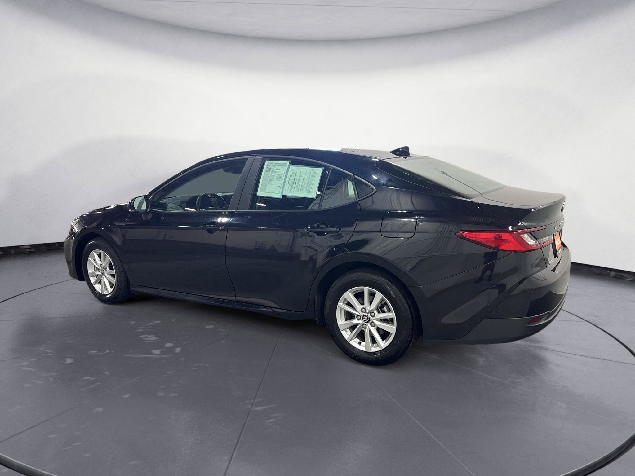 Used 2025 Toyota Camry LE FWD image 5