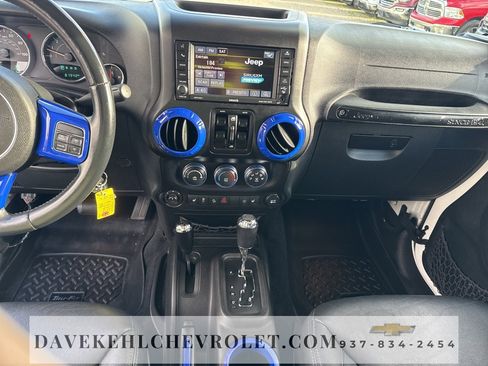 Used 2015 Jeep Wrangler Unlimited Sahara w/ Connectivity Group image 17