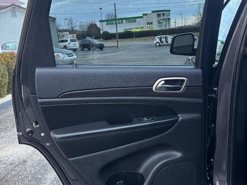 Used 2017 Jeep Grand Cherokee Laredo w/ Quick Order Package 2BE image 27